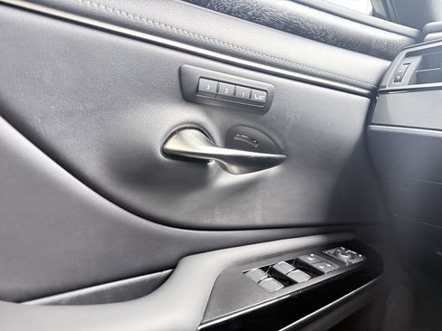 Used 2023 Lexus ES 300h w/ Luxury Package image 11