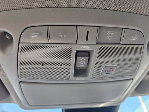 Used 2018 Nissan Rogue SL w/ Premium Package image 24