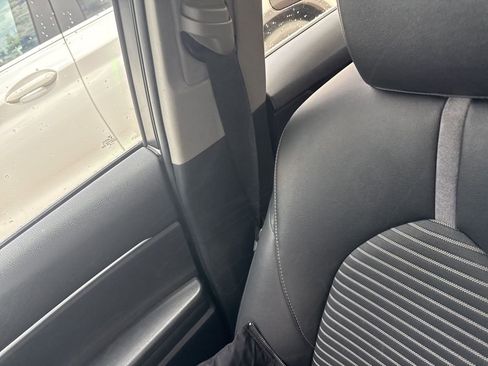 Used 2018 Toyota Camry SE image 6