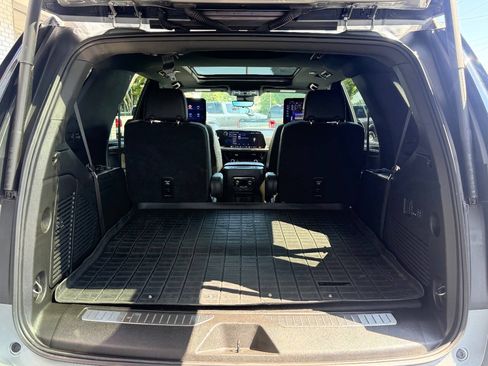 Used 2025 Chevrolet Tahoe High Country AWD/4WD image 10