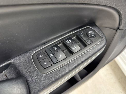 Used 2014 Chrysler 300 image 16