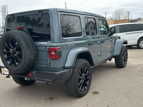 Used 2025 Jeep Wrangler Unlimited Sahara w/ Safety Group AWD/4WD image 8