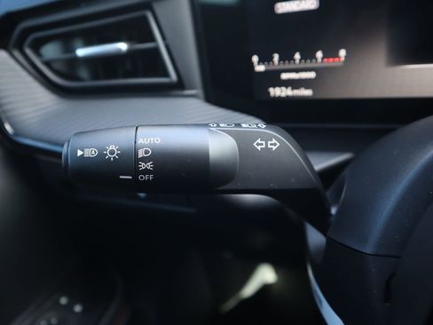 Used 2025 Nissan Kicks SR image 20