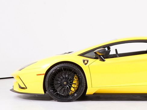 Used 2018 Lamborghini Aventador S AWD/4WD image 14