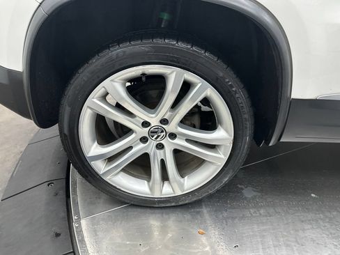 Used 2012 Volkswagen Tiguan S AWD/4WD image 9