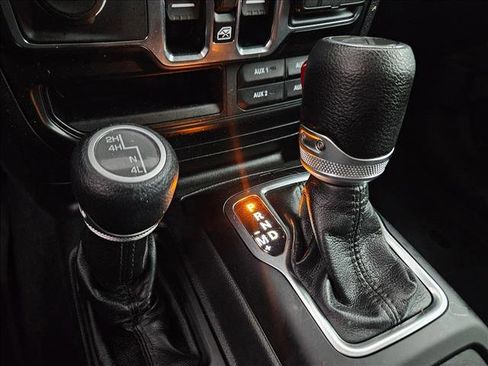 Used 2022 Jeep Gladiator Willys image 16