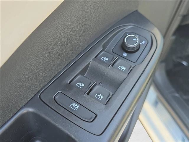 New 2026 Volkswagen Taos SE FWD image 5