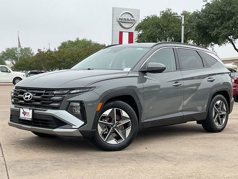 Used 2025 Hyundai Tucson SEL FWD image 2