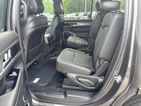 New 2026 Jeep Grand Wagoneer 4WD image 21