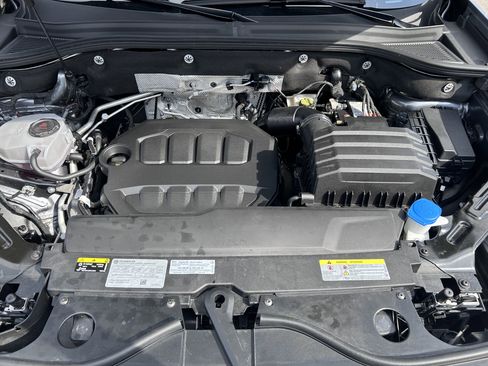 Used 2024 Volkswagen Atlas Cross Sport SE image 9