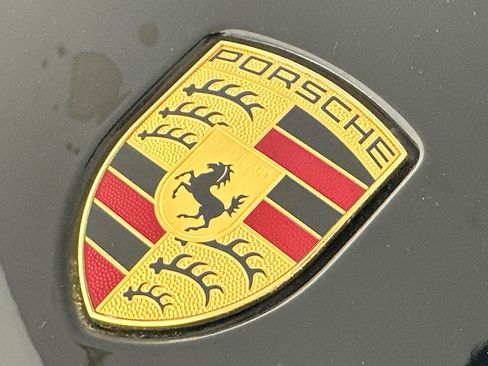 Used 2020 Porsche Taycan 4S image 33