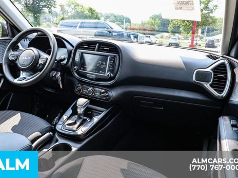 Used 2025 Kia Soul LX w/ LX Technology Package FWD image 30