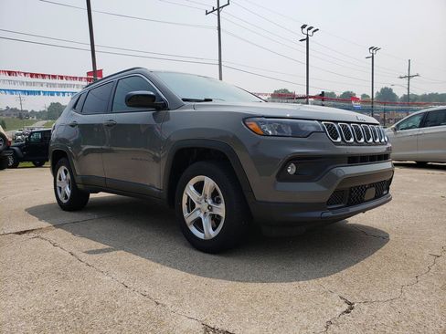 Certified 2023 Jeep Compass Latitude AWD/4WD image 1