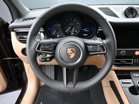 Certified 2026 Porsche Macan AWD/4WD image 8