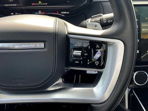 Used 2023 Land Rover Range Rover Long Wheelbase SE image 45