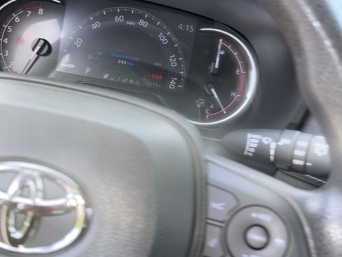 Used 2025 Toyota RAV4 XLE w/ Convenience Package FWD image 27