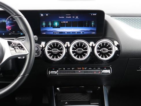 Used 2025 Mercedes-Benz GLA 250 image 16