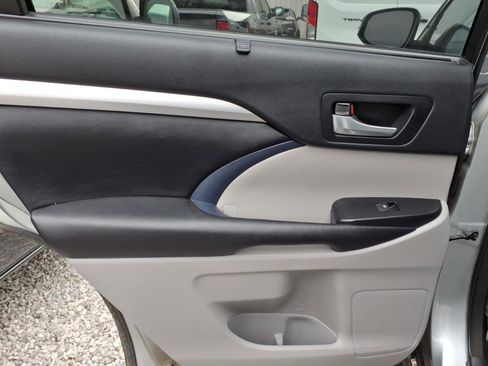 Used 2017 Toyota Highlander XLE image 15