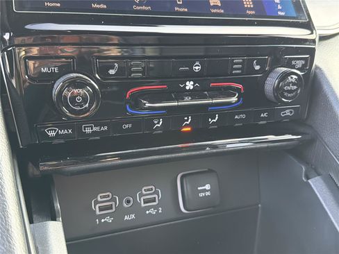 New 2025 Jeep Grand Cherokee Limited w/ Black Appearance Package image 33