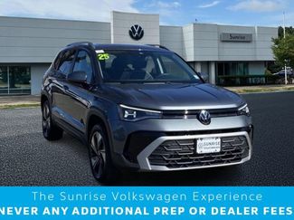 Used 2025 Volkswagen Taos SE w/ Panoramic Sunroof Package video 1
