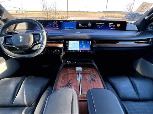 Used 2025 Lincoln Navigator L Black Label image 15