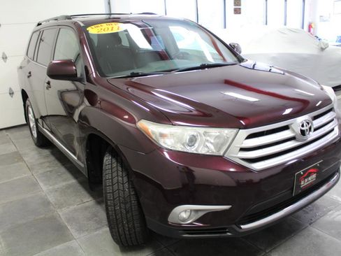 Used 2011 Toyota Highlander SE w/ Convenience Pkg AWD/4WD image 3