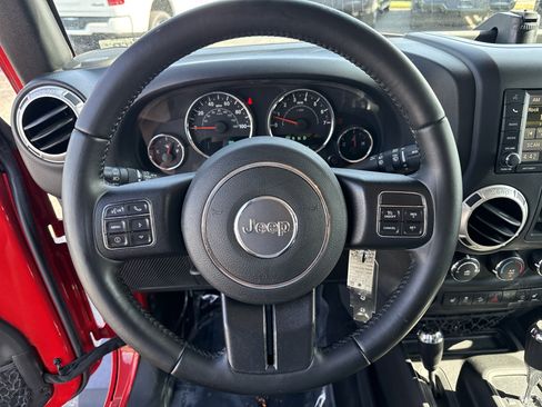 Used 2017 Jeep Wrangler Unlimited Sahara w/ Connectivity Group AWD/4WD image 23