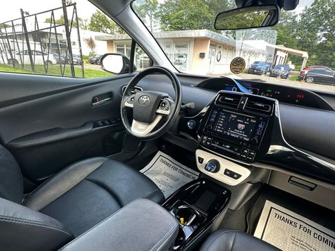 Used 2017 Toyota Prius Three Touring FWD image 26