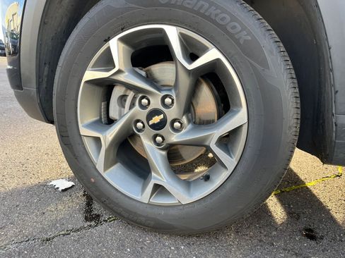 Used 2025 Chevrolet Trax LT image 28