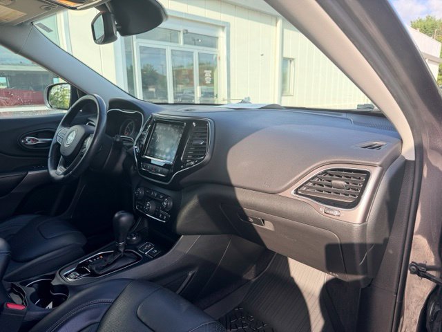 Used 2019 Jeep Cherokee Limited w/ Luxury Group AWD/4WD image 18