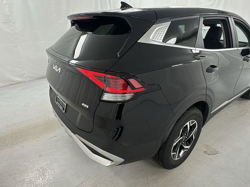 Used 2023 Kia Sportage LX image 3