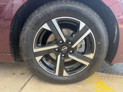 Used 2024 Nissan Sentra SV FWD image 6