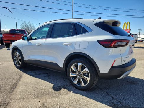 Used 2023 Ford Escape Platinum w/ Premium Technology Package FWD image 3