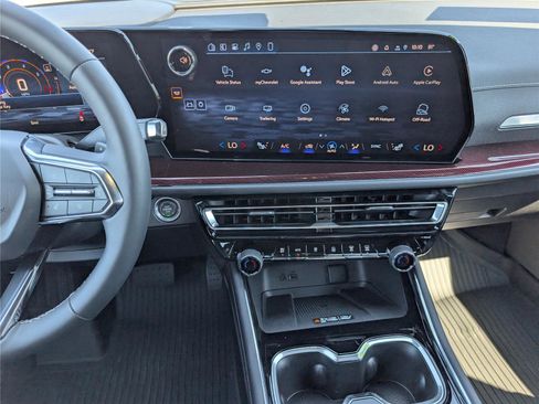 New 2026 Chevrolet Traverse Z71 w/ Driver Confidence Package AWD/4WD image 16