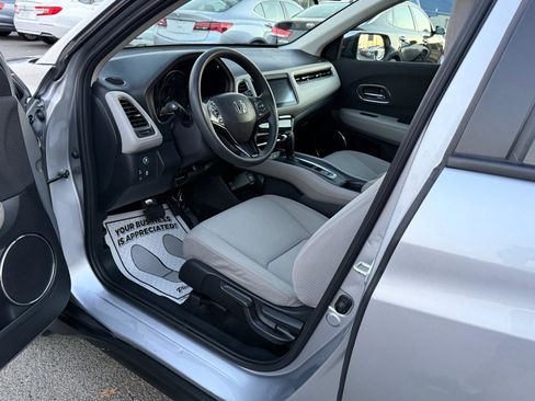 Used 2021 Honda HR-V EX image 7