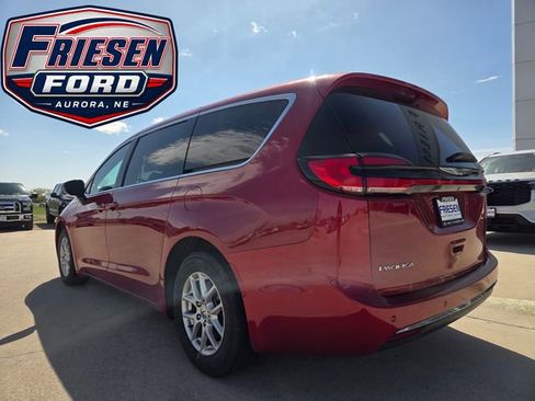Used 2025 Chrysler Pacifica Select FWD image 5
