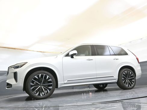 New 2026 Volvo XC90 B6 Plus w/ Protection Package Premier image 40