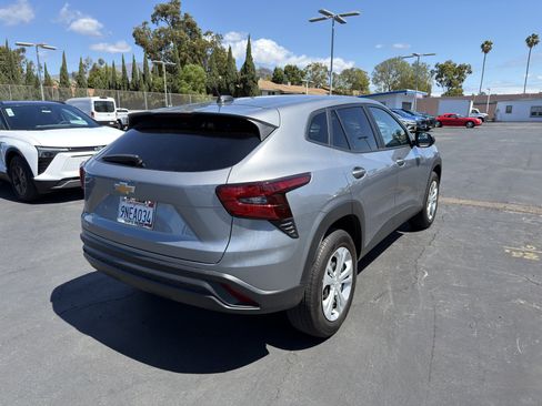 Used 2025 Chevrolet Trax LS image 8