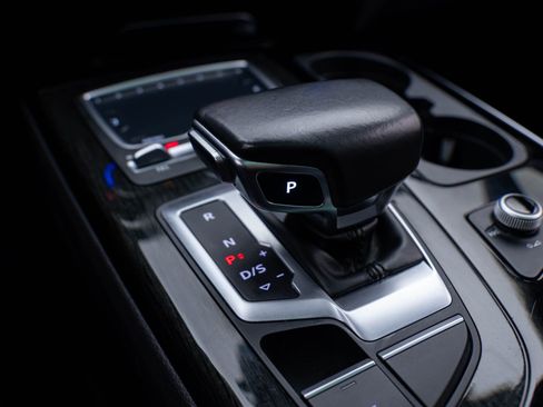 Used 2018 Audi Q7 3.0T Premium Plus w/ Premium Plus Package image 31