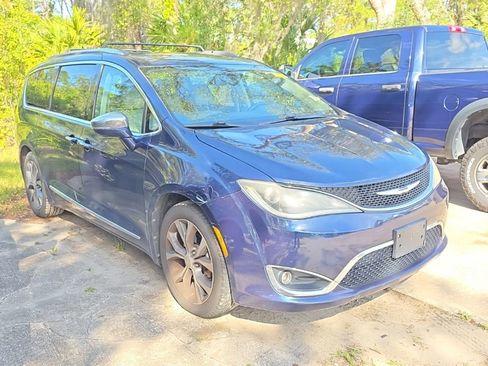 Used 2017 Chrysler Pacifica Limited image 6