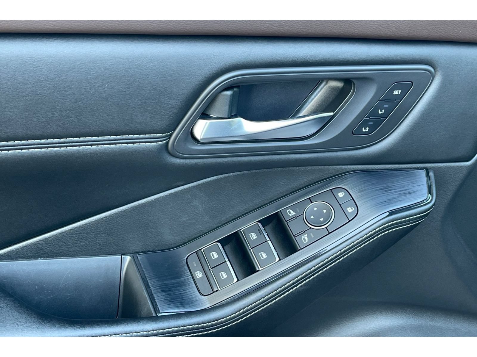 Used 2023 Nissan Rogue SL w/ SL Premium Package FWD image 12