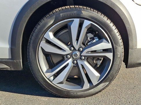 Used 2025 Volvo V60 B5 Cross Country Plus image 8