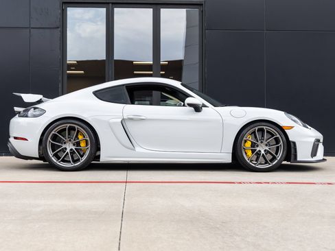 Certified 2020 Porsche 718 Cayman GT4 RWD image 12