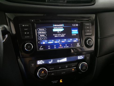 Used 2019 Nissan Rogue SV w/ Premium Package AWD/4WD image 22