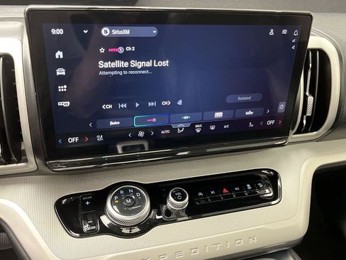 Used 2025 Ford Expedition Active AWD/4WD image 23