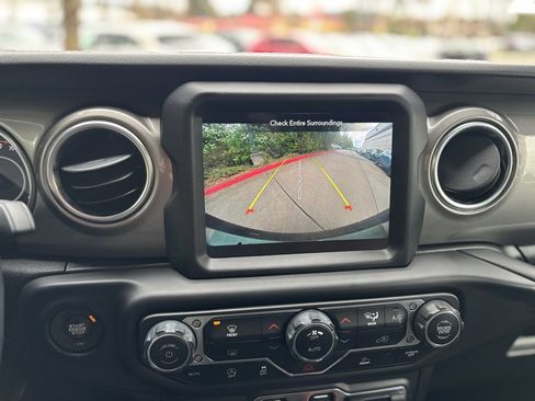 Used 2021 Jeep Wrangler Unlimited Sahara w/ Uconnect 4C Nav & Sound Group image 14