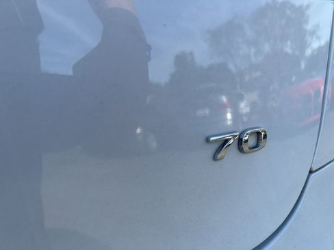 Used 2015 Tesla Model S 70 image 9