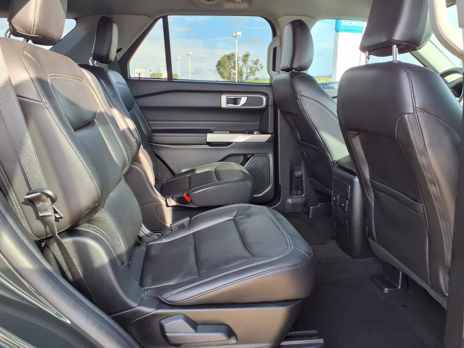 Used 2023 Ford Explorer XLT w/ Equipment Group 202A RWD image 16