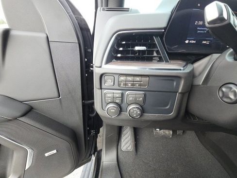 New 2026 Chevrolet Suburban Premier image 19