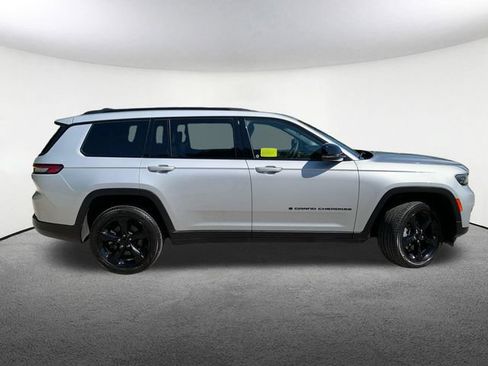 Used 2024 Jeep Grand Cherokee L Limited w/ Black Appearance Package AWD/4WD image 15